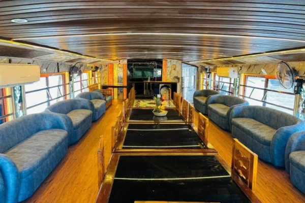 5 Bedroom Deluxe Houseboat With Upper Deck