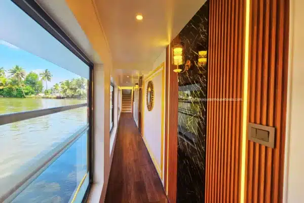 5 Bedroom Luxury Houseboat With Upper Deck - Alleppey