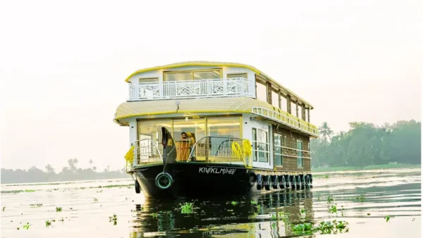 5 Bedroom Luxury Houseboat With Upper Deck - Alleppey