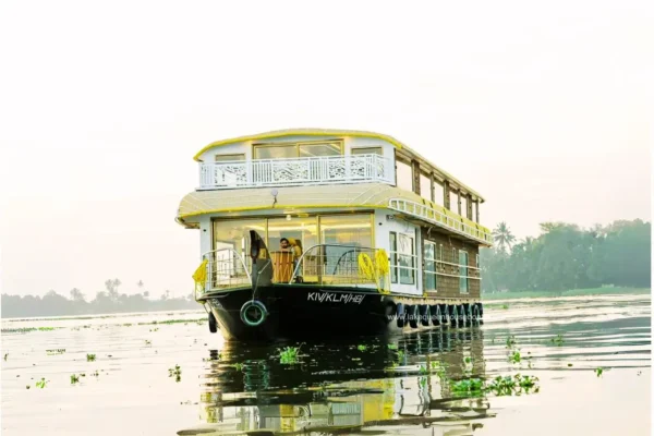 5 Bedroom Luxury Houseboat With Upper Deck - Alleppey