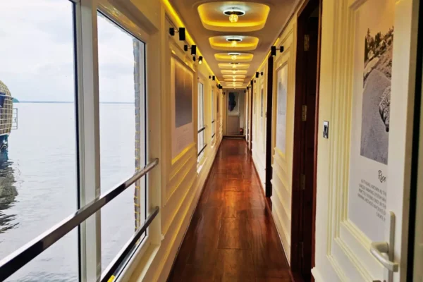 6 Bedroom Luxury Houseboat in Alleppey