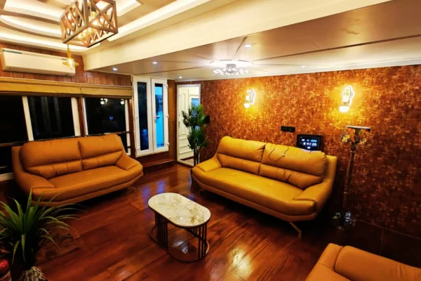 6 Bedroom Luxury Houseboat in Alleppey