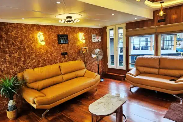 6 Bedroom Luxury Houseboat in Alleppey
