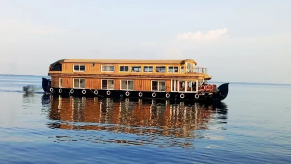 6 Bedroom Luxury Houseboat in Alleppey