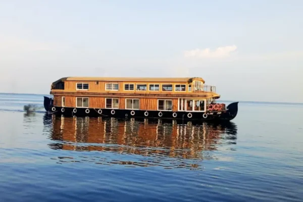 6 Bedroom Luxury Houseboat in Alleppey