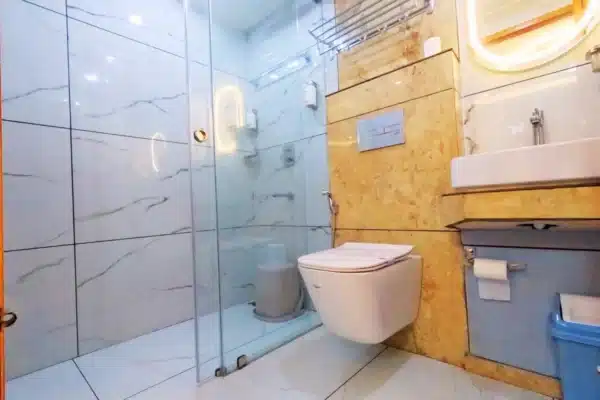 6 Bedroom Luxury Houseboat in Alleppey