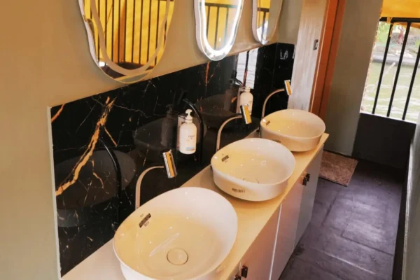 6 Bedroom Luxury Houseboat in Alleppey