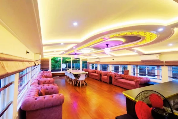 6 Bedroom Luxury Houseboat in Alleppey