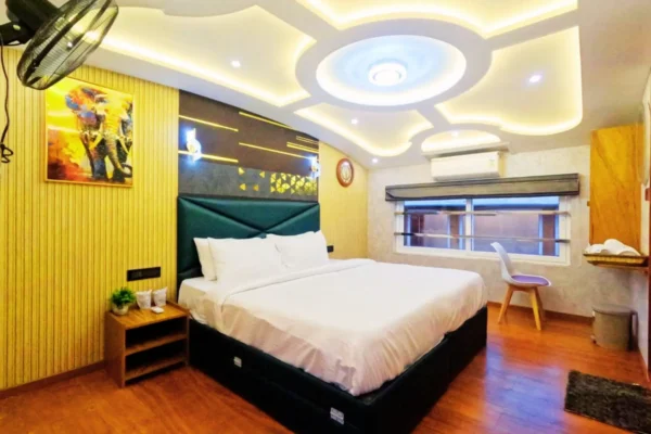 6 Bedroom Luxury Houseboat in Alleppey