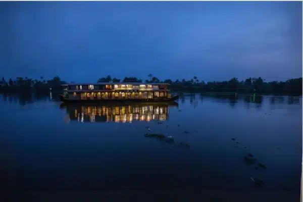 6 Bedroom Premium3.jpg 6 Bedroom Premium Houseboat in Alleppey