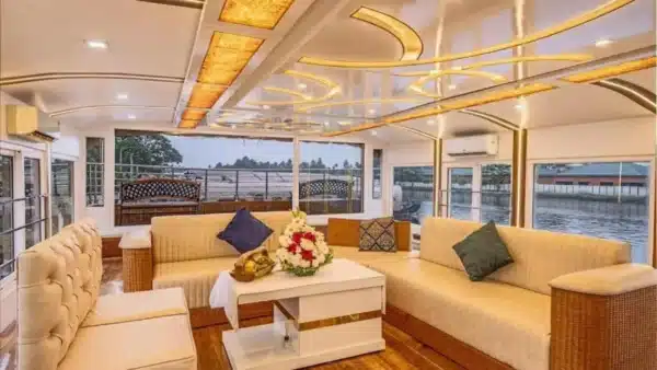 6 Bedroom Luxury Houseboat in Alleppey