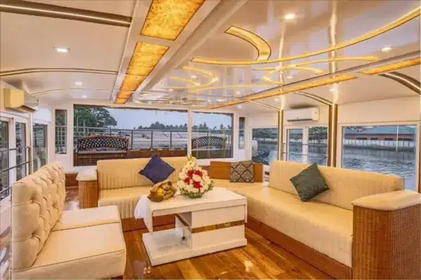 6 bed luxury7 6 Bedroom Luxury Houseboat in Alleppey