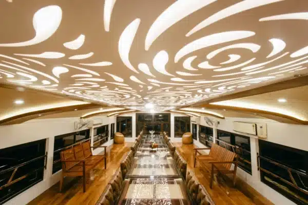 Houseboat luxury7.jpg 5 Bedroom Luxury Houseboat With Upper Deck