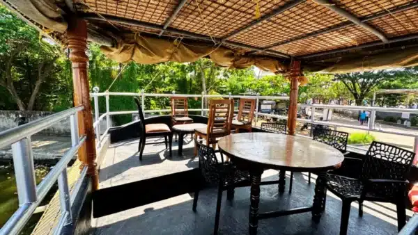 1 Bed Premium Houseboat- Alleppey