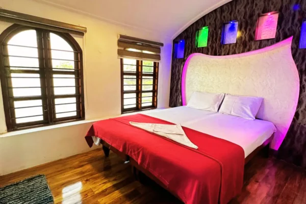 1 Bed Premium Houseboat- Alleppey
