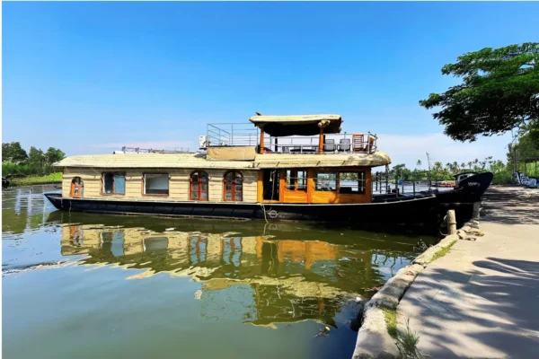 1 Bed Premium Houseboat- Alleppey