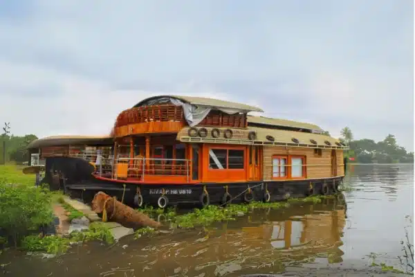 1 Bed Premium Houseboat- Alleppey