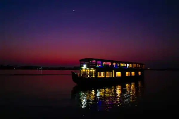 6 Bedroom Ultra Luxury Houseboat Alleppey