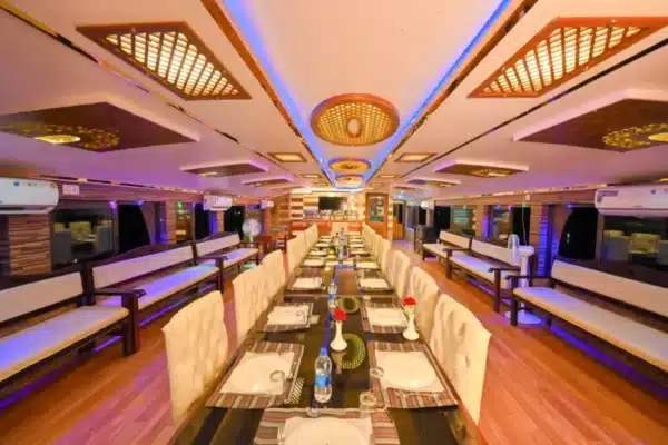 6 Bedroom Ultra Luxury Houseboat Alleppey
